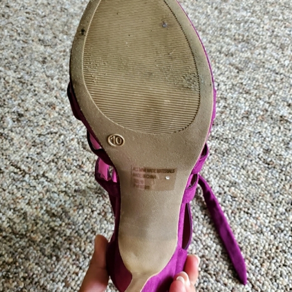 Heels - Picture 4 of 6